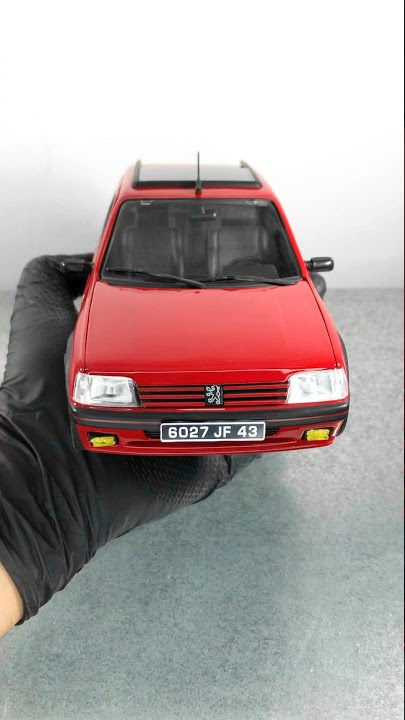 Model Peugeot 205 GTI 1991 1:18