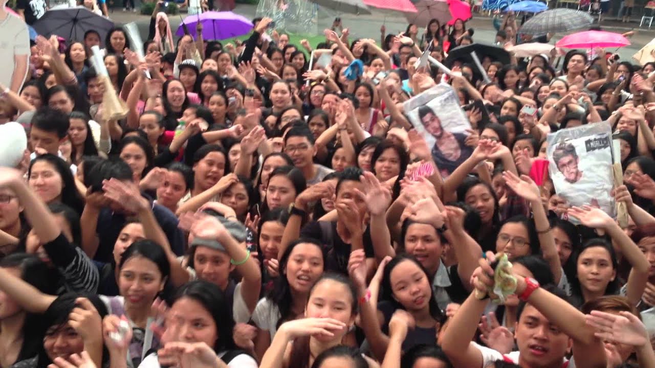 Night Changes ASTROPLUS #1DFOURBASHPH AT ETON CENTRIS WALK NOV 22