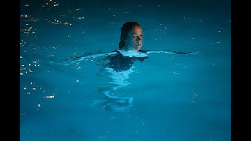 映画『ナイトスイム』本編映像：ナイトプールは恐怖の始まり＜6月7日(金) 日本公開＞