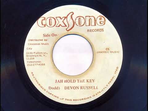 Jah Hold The Key &frasl; Version - Devon Russell
