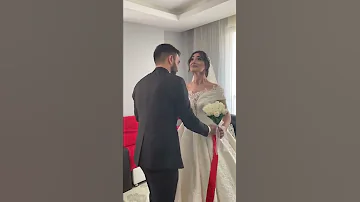 مشهد حزين جدا العروس تودع اخوها و تبكي 