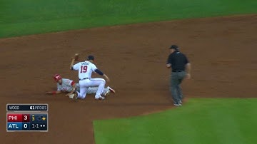 PHI@ATL: Wood catches Hernandez in a rundown