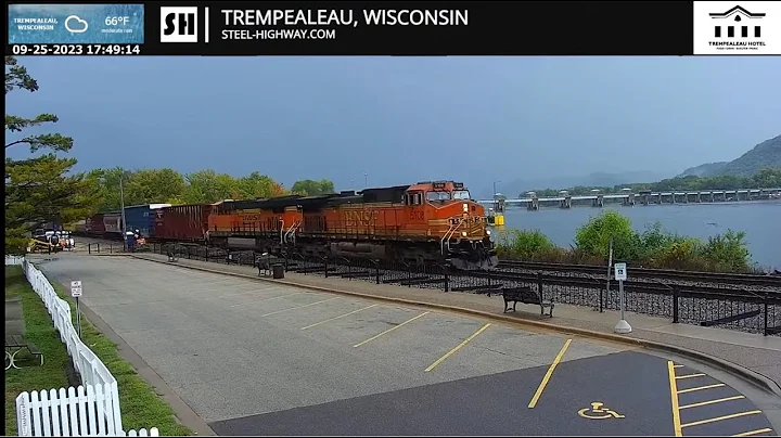 Trempealeau Hotel Live Railcam - Trempealeau, WI #SteelHighway