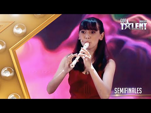 ¡SORPRESA! ESTELITA llegó con su flauta y sumó el piano a su show