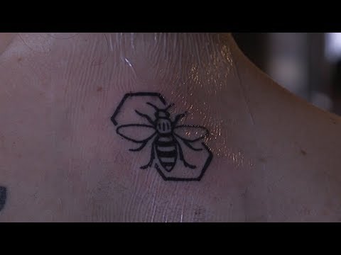 The Power Of The Bee Tattoo One Year Since Manchester Arena Attack Itv News Youtube