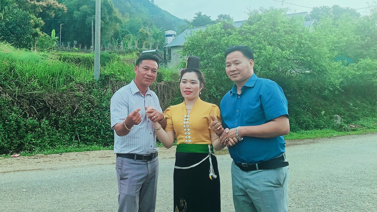 Gặp một bà tại cầu pa uôn chủ kênh Dũng tươi kể chuyện cháu nơi 