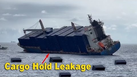 They CAPSIZED ! Biggest Ship Collisions and Mistakes Caught On Camera