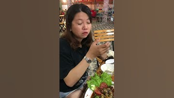 Những phan hâm mộ của bà tân đi ăn mừng bà tân được nút vàng youtoby