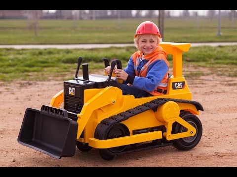 Kid Trax CAT Bulldozer - Kids Tractor (Unboxing and Riding)!