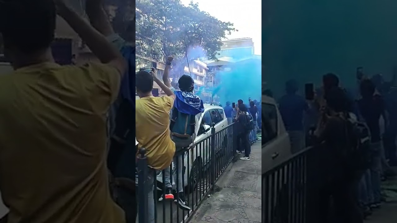 Team bus arrival at the Mumbai Football Arena! 🚌💙
