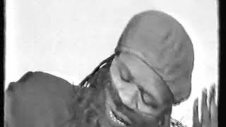 Ngadiadia alias Ngadios dans Papa Nsakala (Extrait: Naye koluka bourot)
