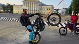 видео: как стантить(ездить на заднем) на суррон surron картинка: как стантить(ездить на заднем) на суррон surron