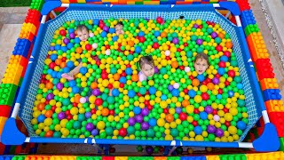 Lustige Spiele im Pool mit bunten Bällen für Kinder |Sammlung von Videos für Kinder | Vania Mania DE