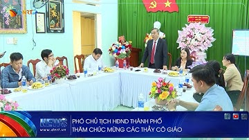 PHÓ CHỦ TỊCH HĐND THÀNH PHỐ THĂM CHÚC MỪNG CÁC THẦY CÔ GIÁO