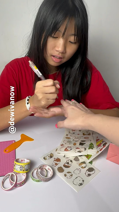 Hampir aja tangan cece kena pisau lagi #dewivanow #stickers #pencutter #scrapart