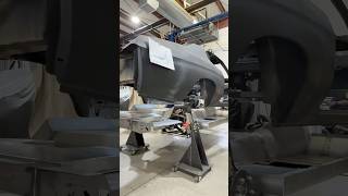 📺 NEW FULL YOUTUBE- @roadstershop Fast Track, IRS chassis with full floor, tunnel, and tubs.