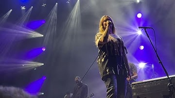 Alanis Morissette live from Paris Bercy Losing the plot + Wake Up 06/16/2022