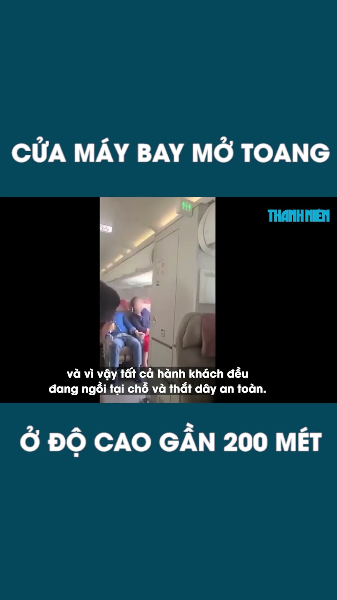 Khoảnh khắc cửa máy bay mở toang ở độ cao gần 200 mét