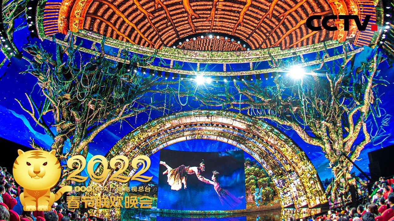 穿越历史长河！朱凤伟 王西创意舞蹈《金面》 “沉浸式”感受三星堆文化 「2022央视春晚」| CCTV春晚 - YouTube