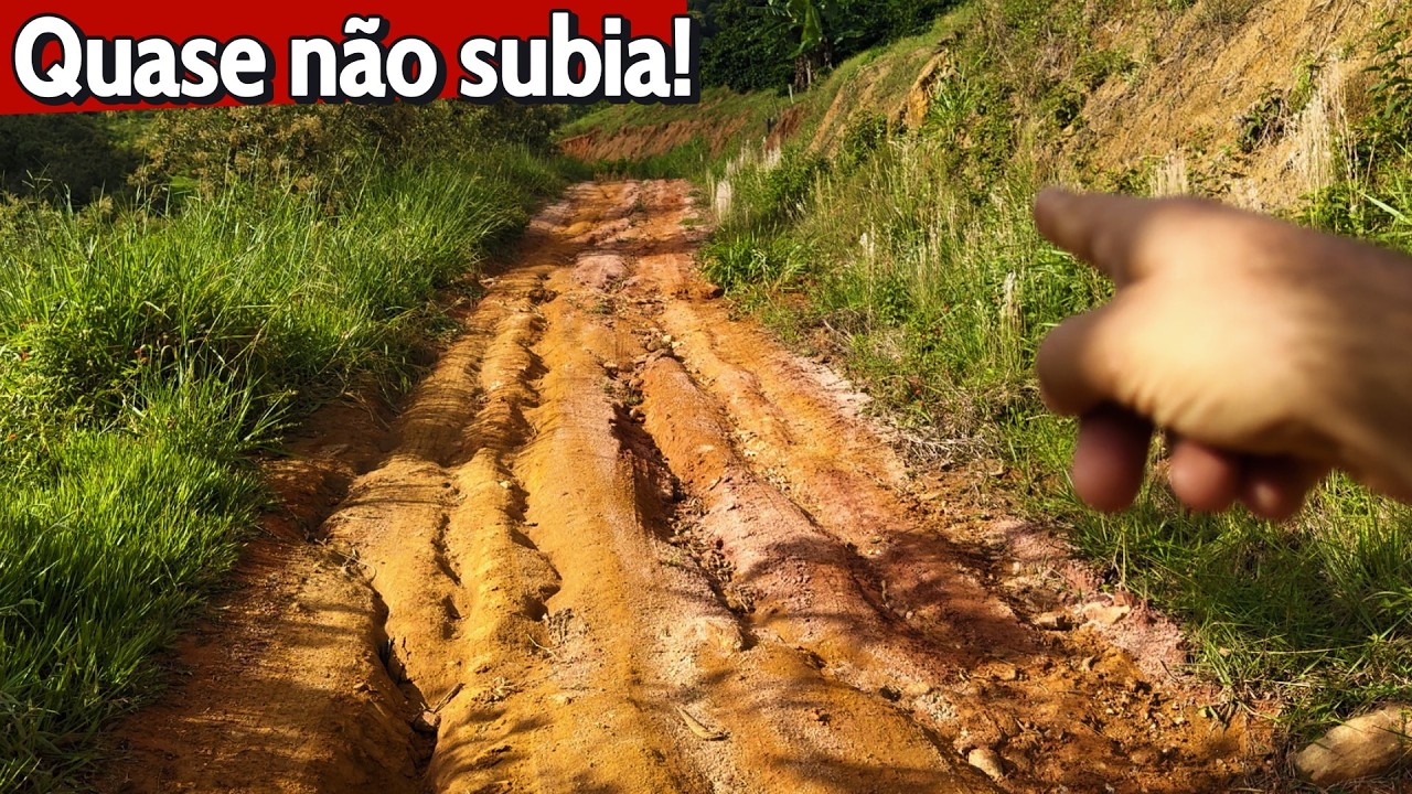 Reparando a estrada com retroescavadeira! Estava muito ruim!