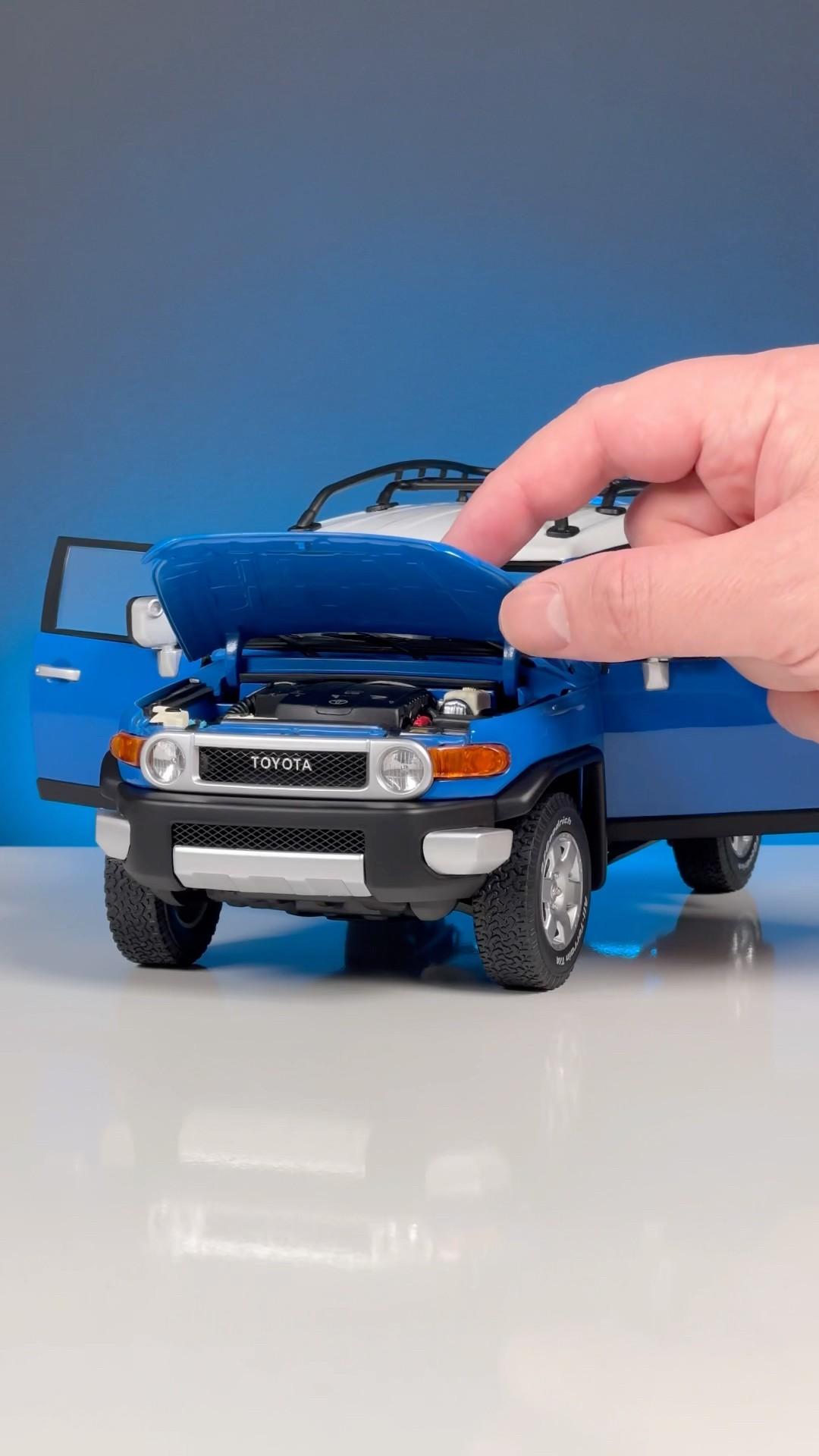 Details from Toyota FJ Cruiser🔎 1:18 Diecast Model Car (AUTOart