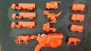 Membersihkan Mainan Singa, Beruang, Truk Kontainer, Dump Truk, Dinosaurus Dan Truk Derek