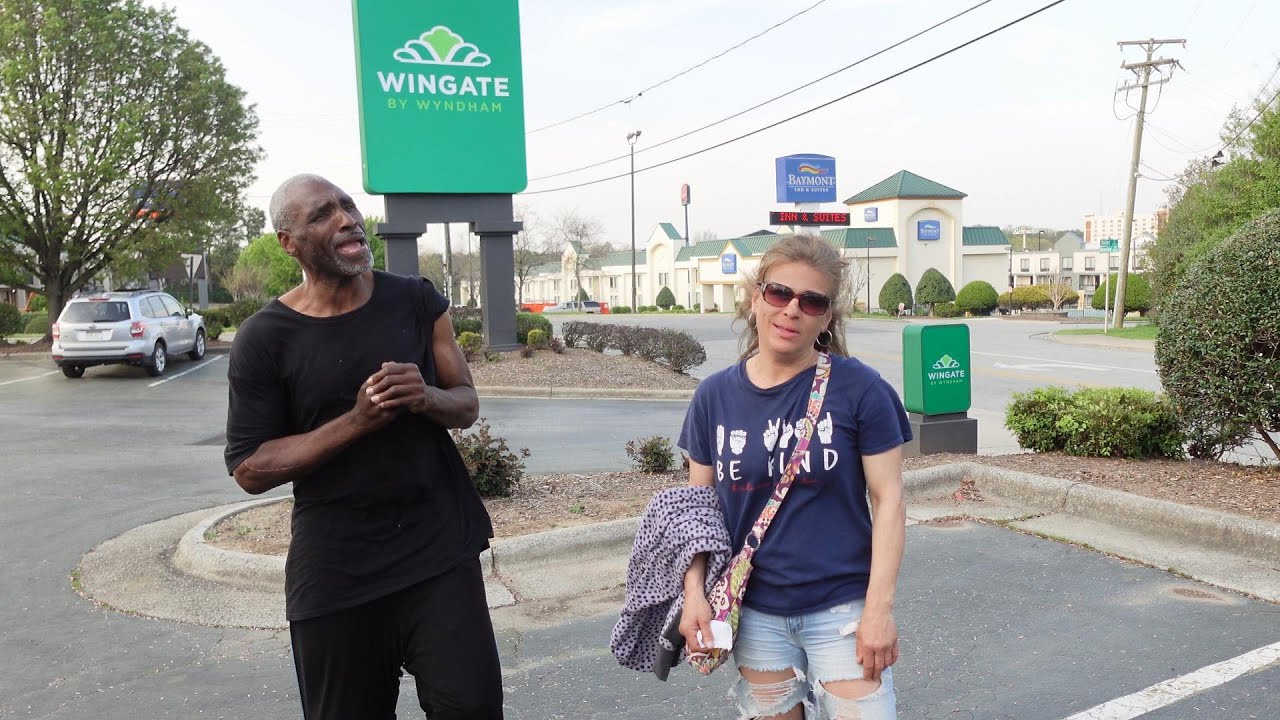 Уличное интервью, Майк: «Я хочу, чтобы она выбрала сторону»