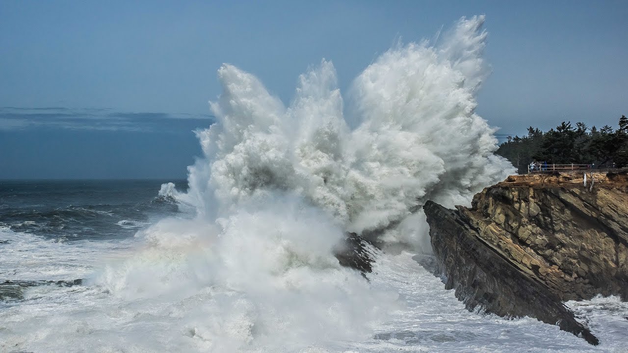 Шторм болезнь. Шторм на побережье в Бель-Иль. Rangarnir Sea Stacks. Cape Arago. Cape waving.