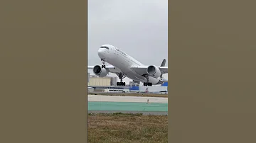 Airplane Take Off إقلاع الطائرات 