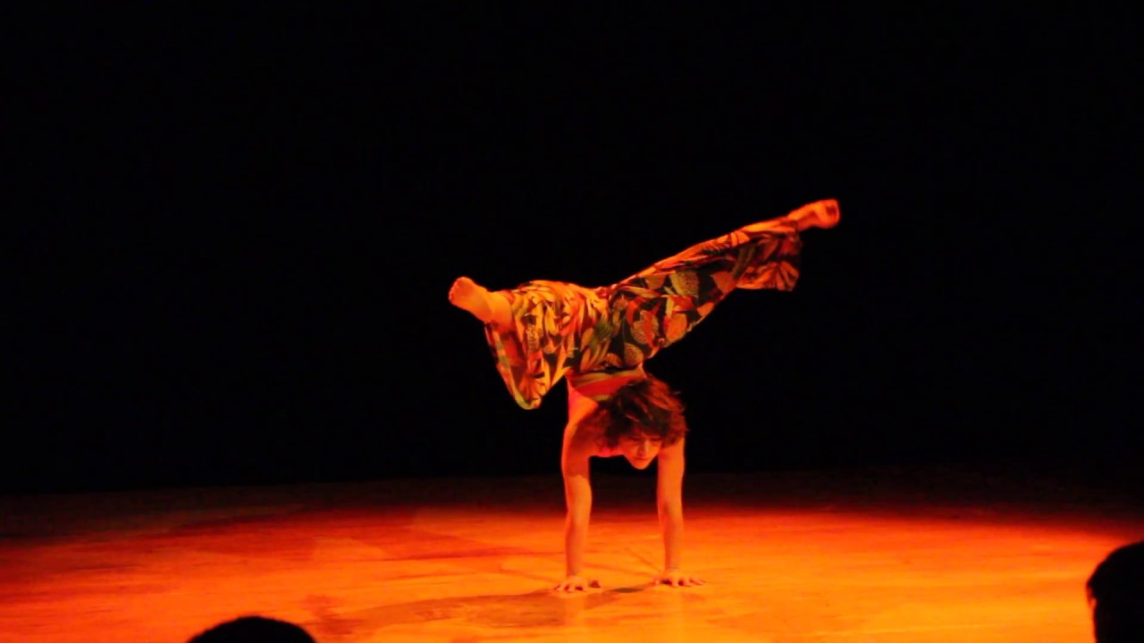 CONTORSIÓN - CONTORTION - María Lucía Lobroff.