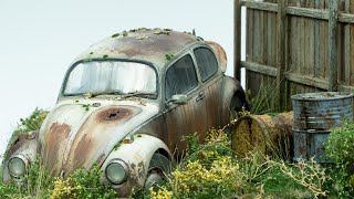 Abandoned VW Beetle Diorama - scale 1/24