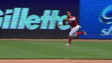 MIL@CIN: Byrd hustles for a fine sliding grab in left