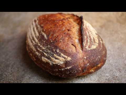 Video: Hvordan Dekorere Et Brød