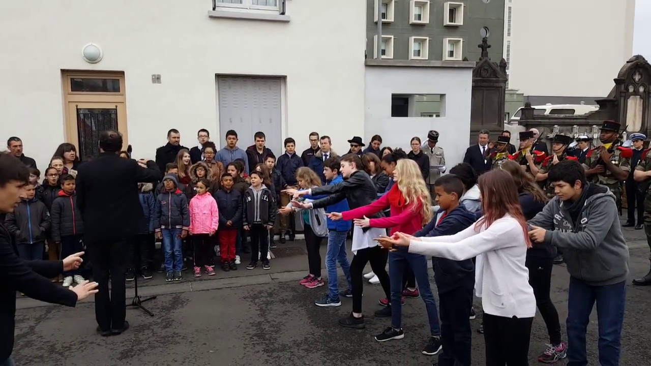 8 mai 2017 La Marseillaise signée en LSF Cimetière de Montferrand