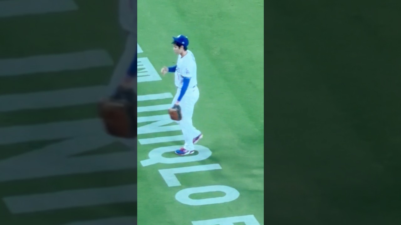 ユニクロサインを絶対踏まない大谷さんシリーズ🤲🤲