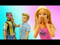 Vidéos pour filles sur la vie des poupées Barbie et Ken. Ken a gâché la soirée de Barbie!