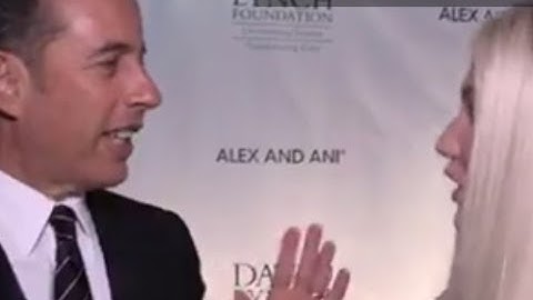 Jerry Seinfeld Refuses to Hug Kesha in Awkward Moment