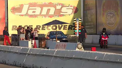 2020 Zero SR-F at dragstrip Erika smokes Ducati 959 on electric Zero SR-F