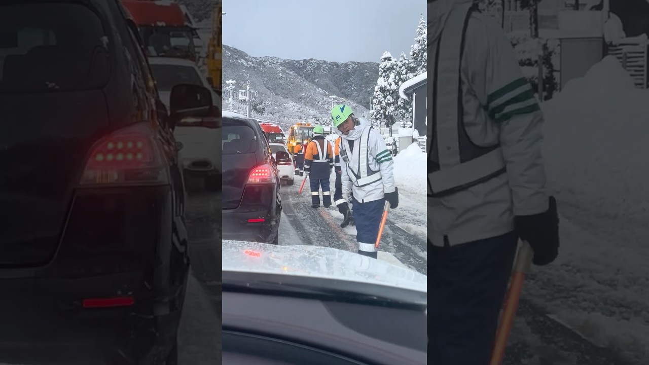大雪の国道8号線トラック立ち往生！誘導の方々、本当にご苦労様です！　2026.1.23 #スタック #8号線 #雪道 #automobile #snowstorm #accident