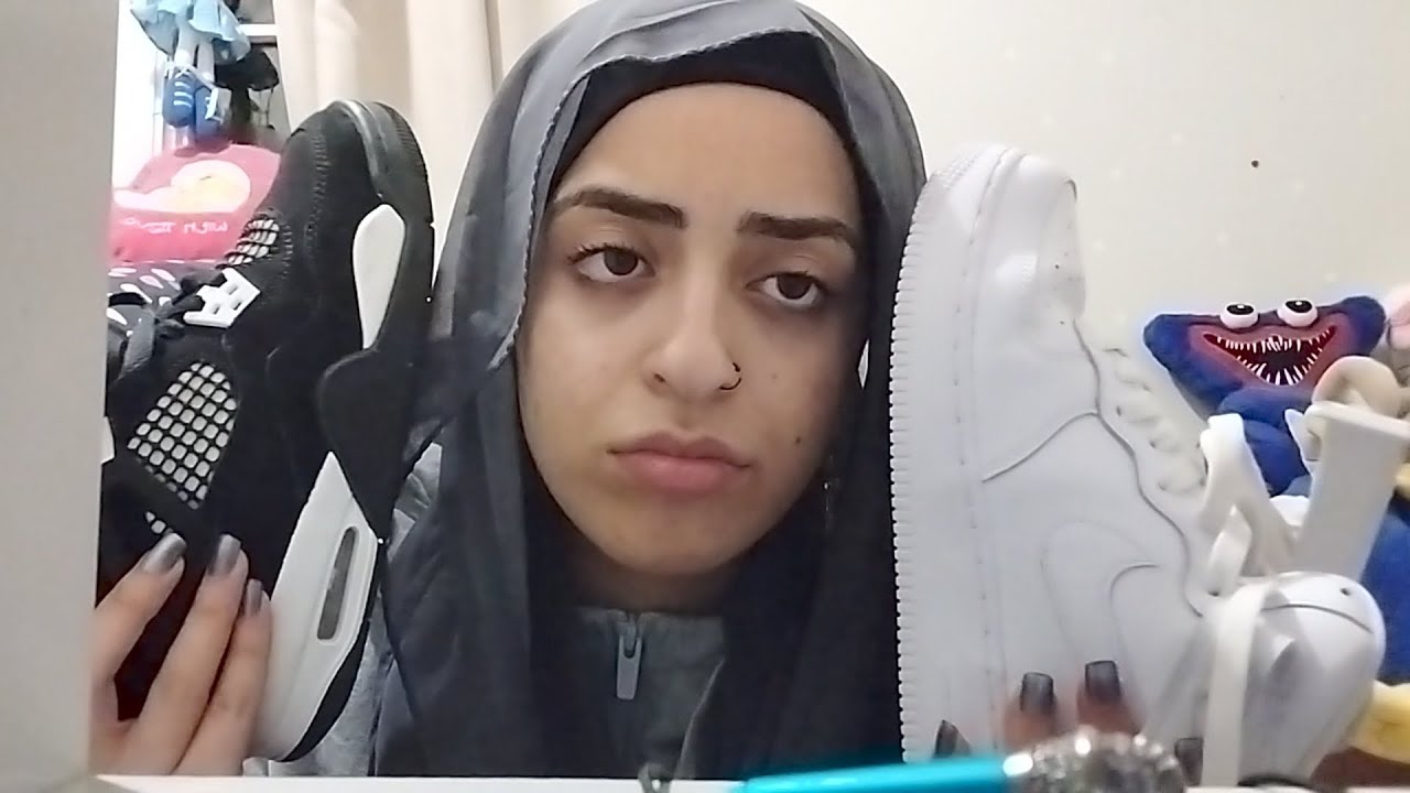 Asmr with tiny mic ( whispered rambles, tapping, scratching, brushing )