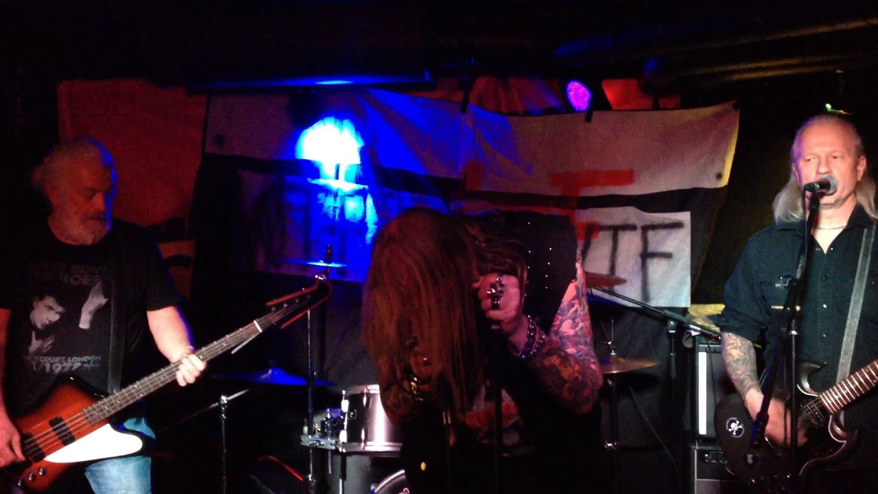 PUFFRA - Don't Question the Authority (Punk)(Live)