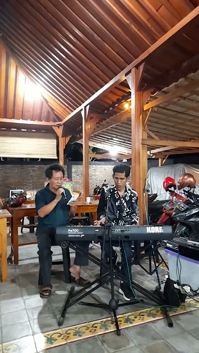 'Kau Selalu di Hatiku' nyanyi santai malam minggu di RM Mas Budi Purworejo. #music #musiknostalgia