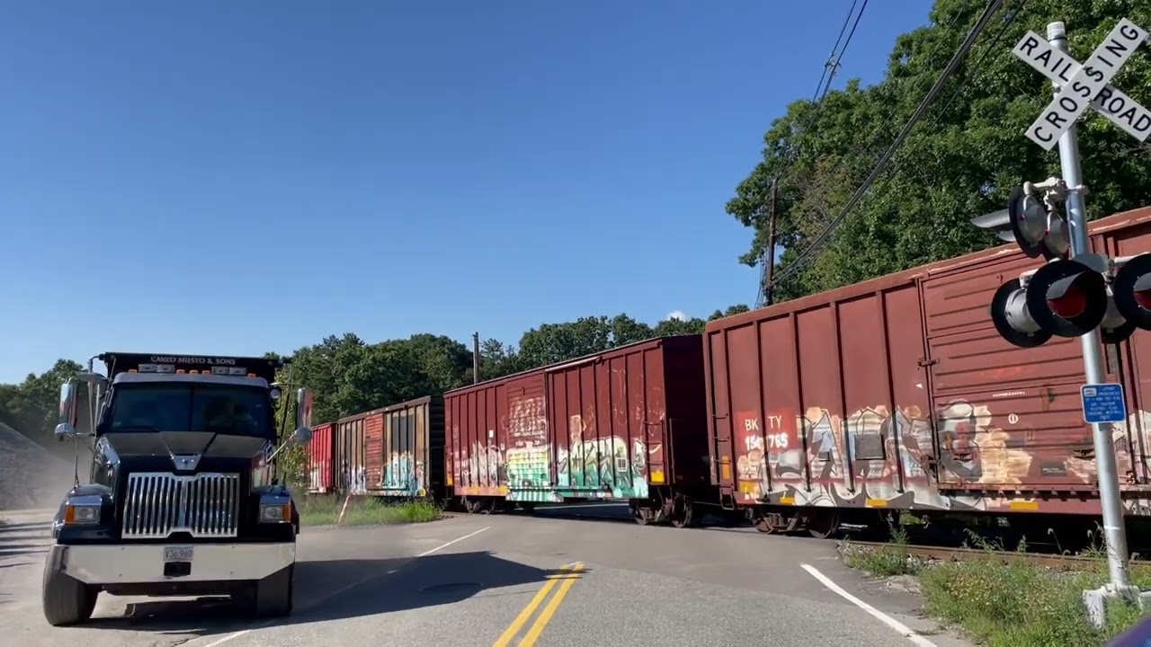 CSX L010 (B731) with 45 Cars! Medfield MA (9/8/22) YouTube