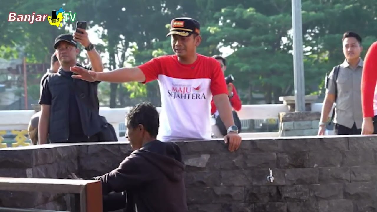 WALI KOTA PIMPIN GOTONG ROYONG BERSIHKAN KAWASAN SIRING