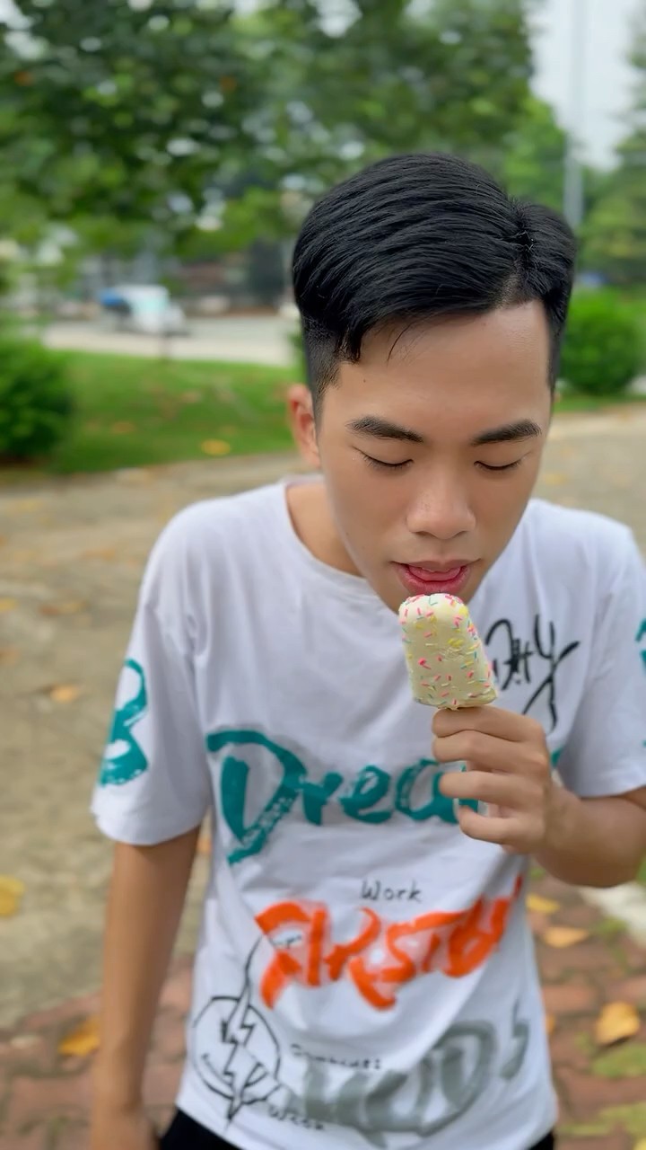 LNF - Làm gì khi kem bị rơi bẩn || What to do with dirty ice cream? #shorts