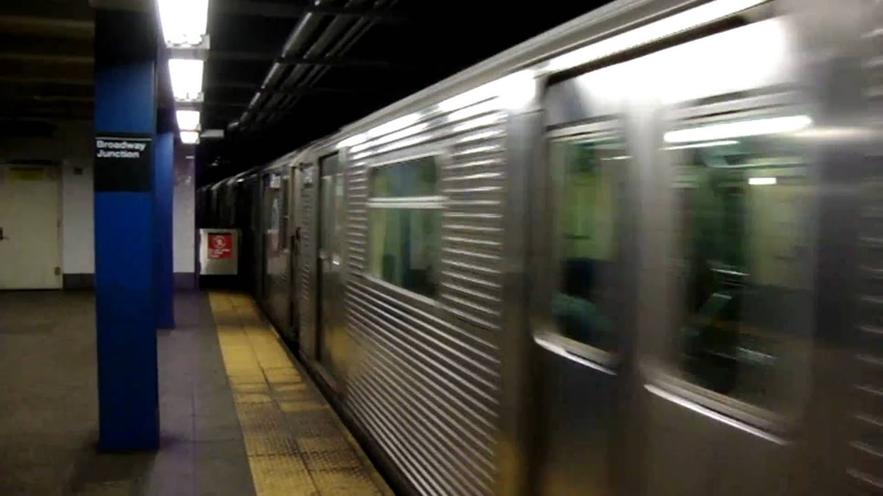 MTA R32 3439 C at Broadway Junction - YouTube