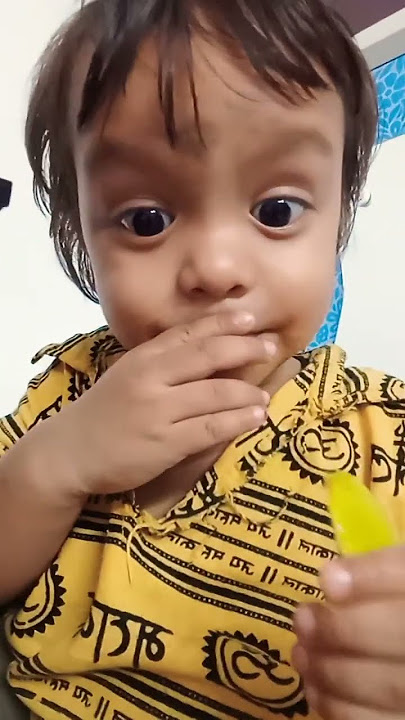 Funny baby eating mango🤣 #live #babyvideos #funnybabies #baby #shorts