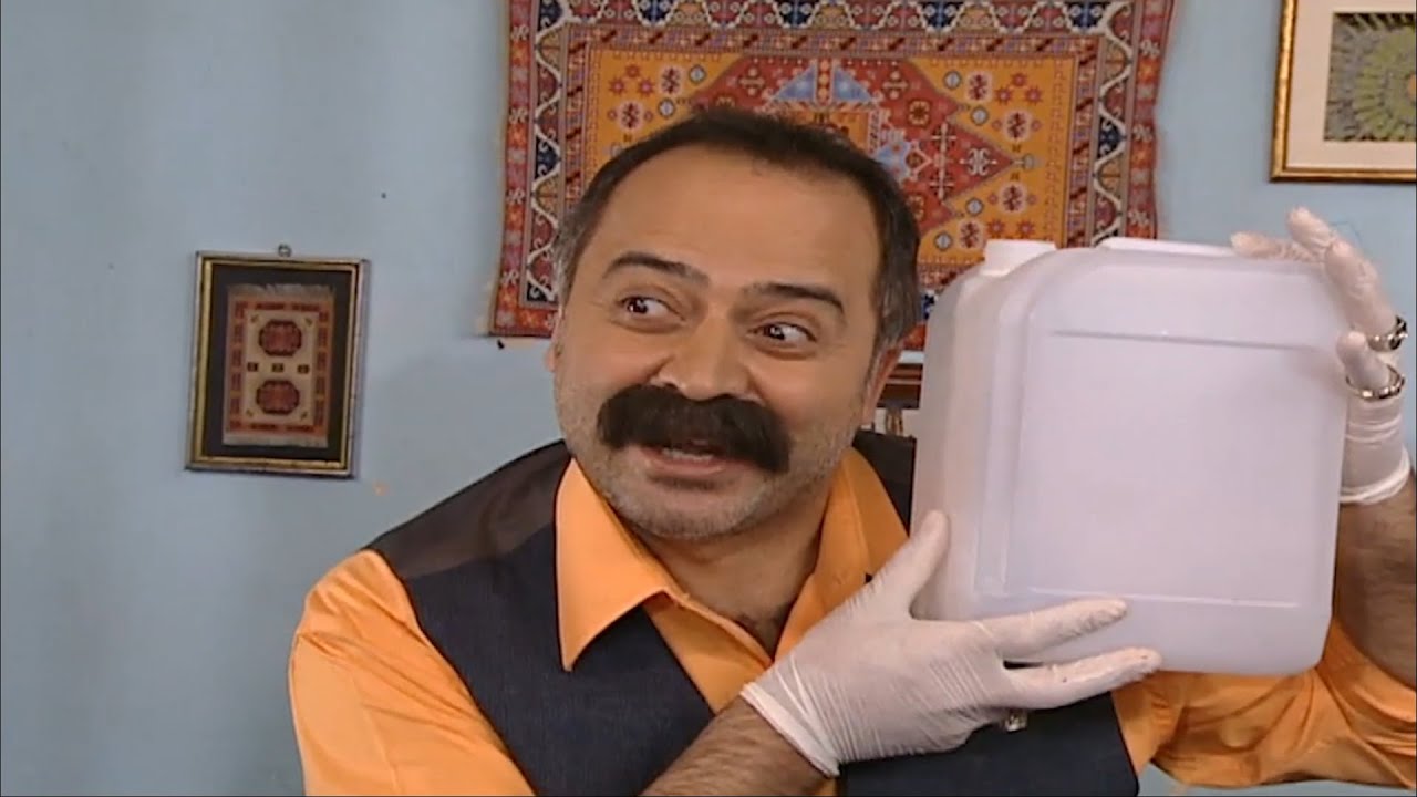 الشيخ حسين وفكرت صار لازم يشتغلون صنعو شامبو وباعوه بالشوارع 🤣#تكسي_الأمان