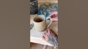 How to pull mug handles #mughandles #mugs #pottery #ceramics #clay #potterytutorial #potterydesign