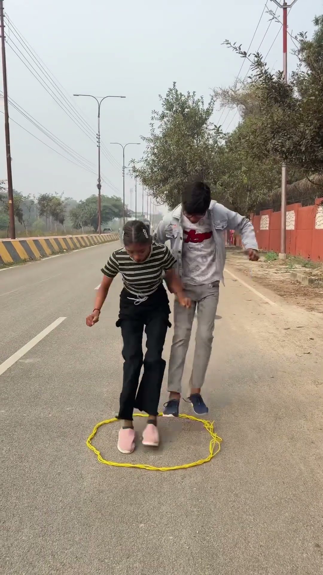 Dadi ne Hame Pakad liya ?? #shorts #funny #ytshorts #comedy #funnyvideo #comedyshorts